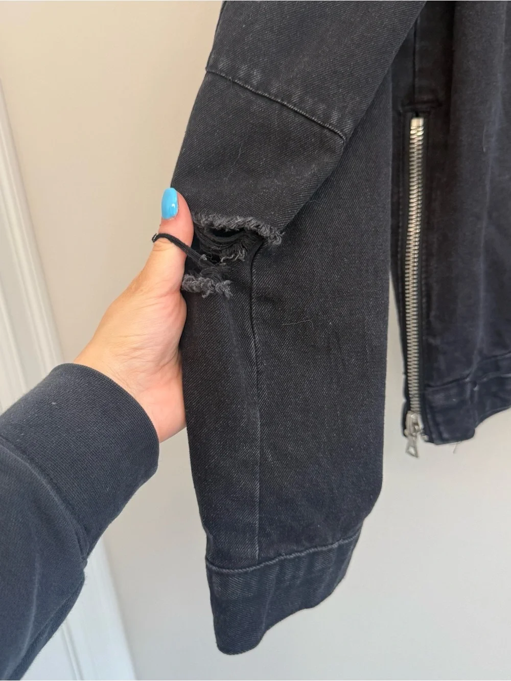 Forever 21 Men’s Black Distressed Denim Jacket
